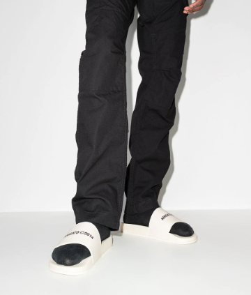 Axel Arigato
logo-print slides